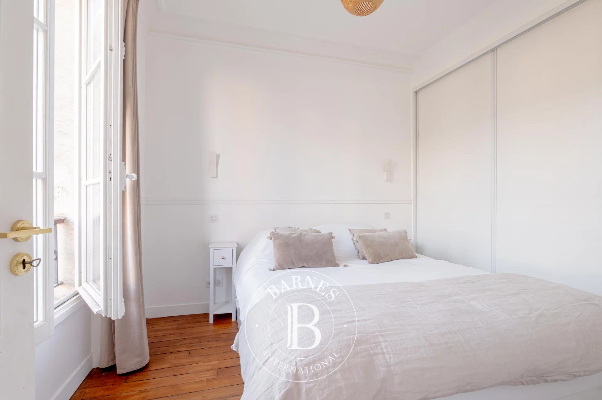 Nouveauté Paris V - Claude Bernard : appartement traversant 2 vraies chambres, lumineux, balconnet - picture 3