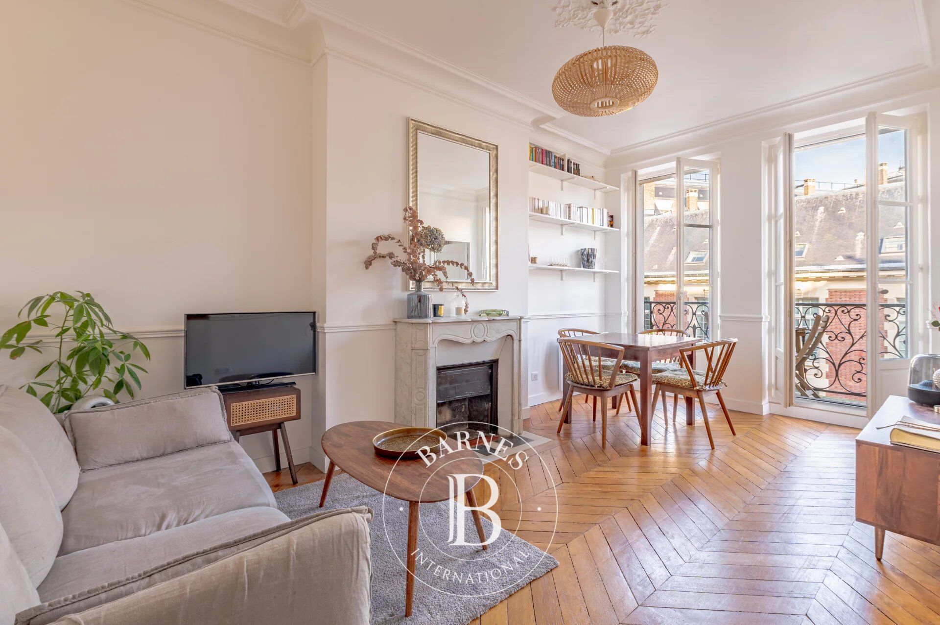 Nouveauté Paris V - Claude Bernard : appartement traversant 2 vraies chambres, lumineux, balconnet - picture 1