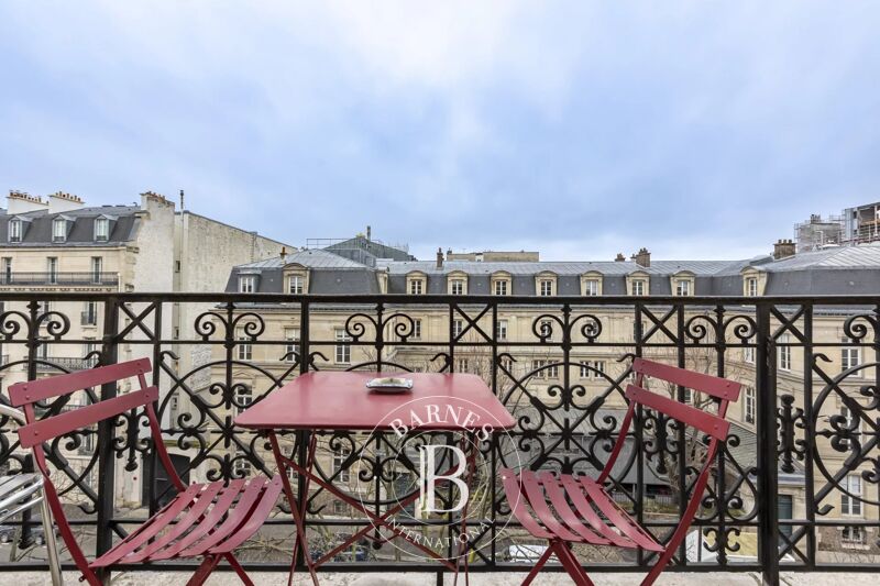 Paris 17 - LEVIS - APPARTEMENT LUMINEUX AVEC UNE CHAMBRE ET BALCON VUE DEGAGEE -EXPOSESUD
