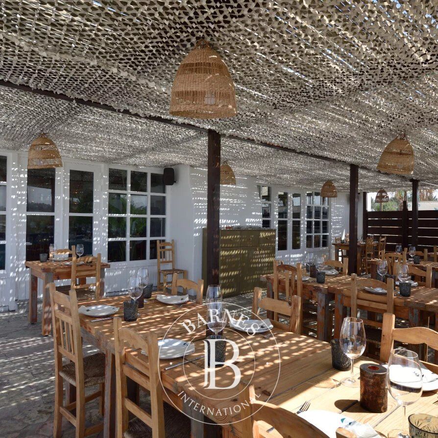 Restaurant on the beach - picture 2