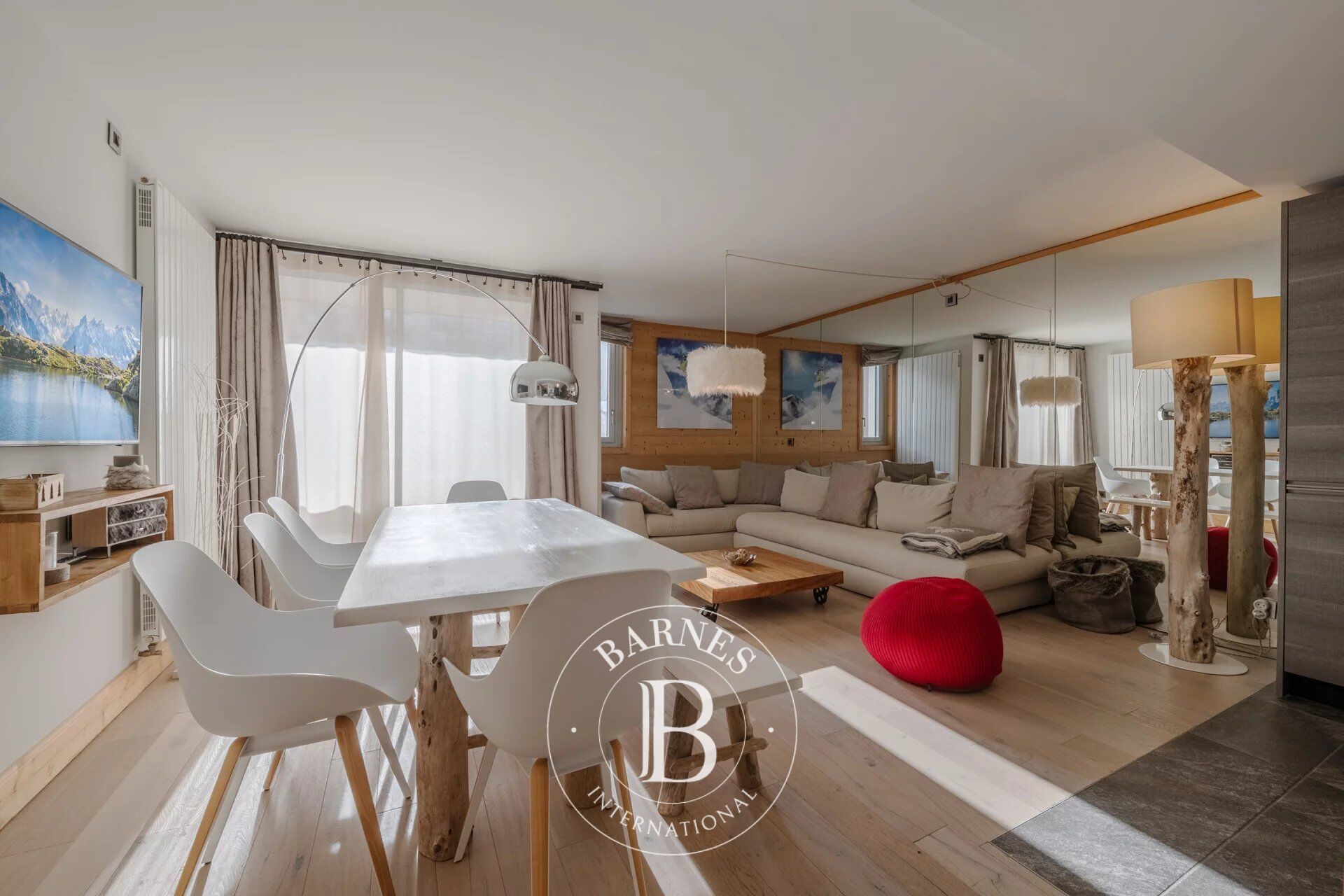 EXCLUSIVE MEGEVE - Recent SKI-IN SKI-OUT apartment in Rochebrune - picture 2