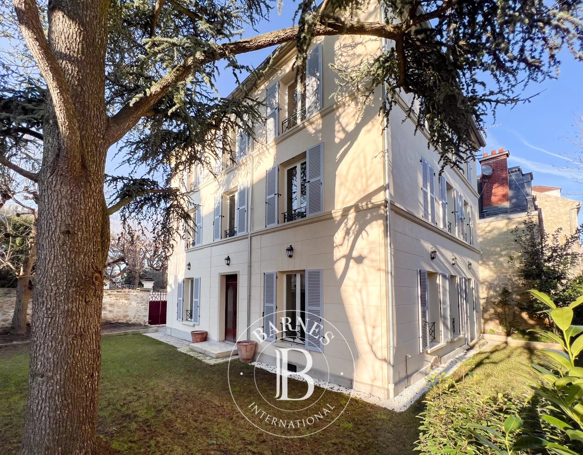 Saint Germain en Laye - Superb renovated Townhouse-7 bedrooms- - picture 2