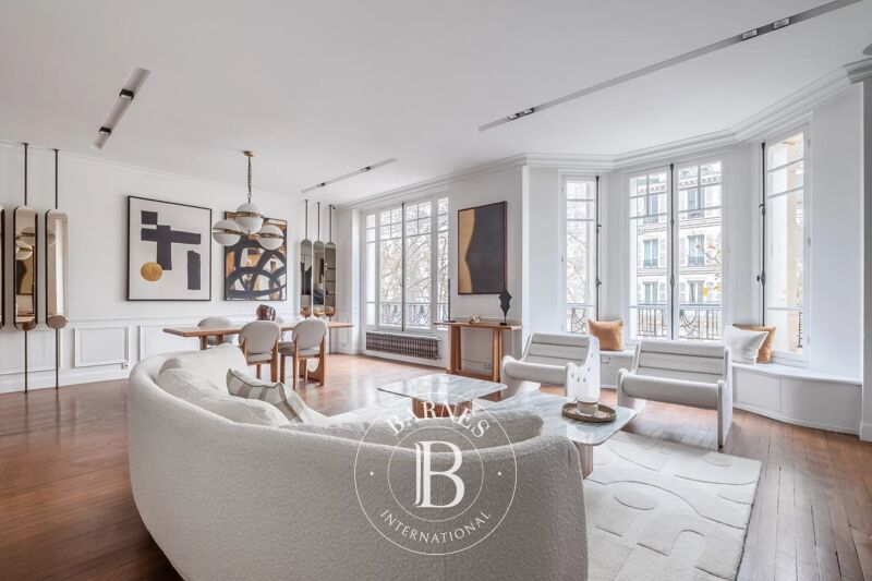 Paris 7 - Ecole Militaire - 3-bed apartment - Immaculate condition