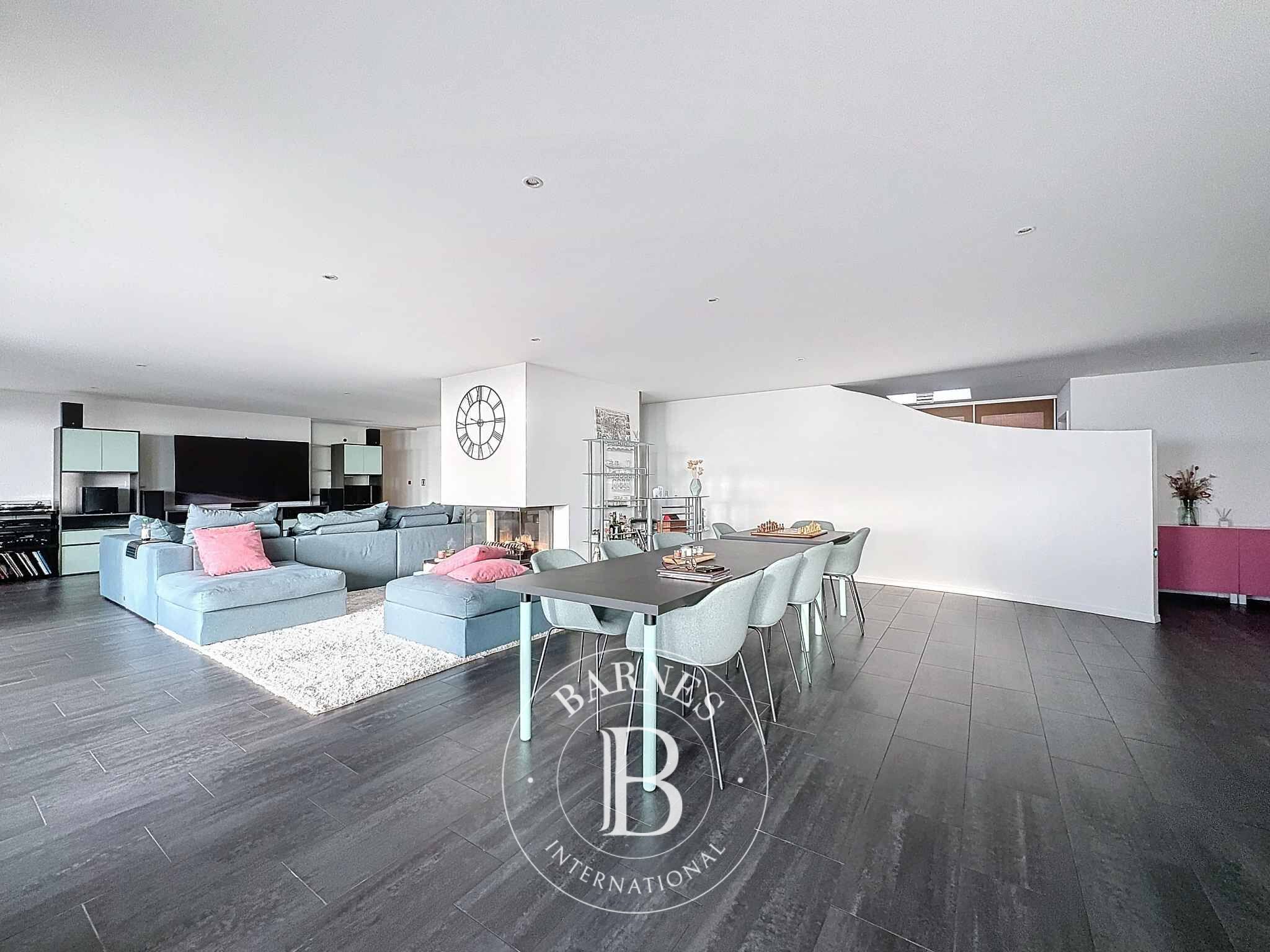 Penthouse Hauterive NE - picture 1