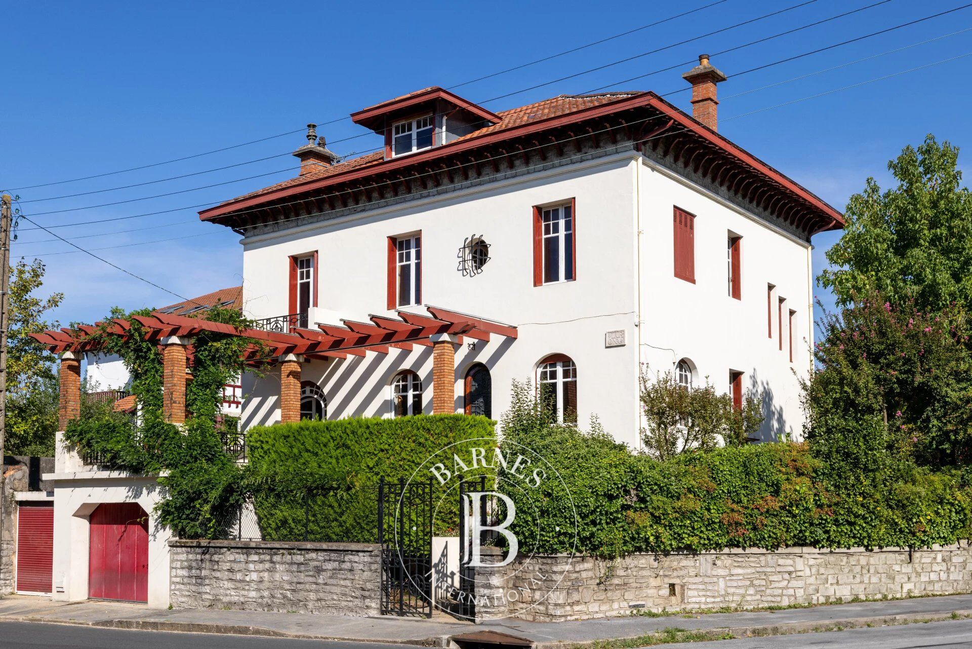 BAYONA, LES ARÈNES, CASA DE 300 M² DE LOS AÑOS 30 PARA RENOVAR - picture 2