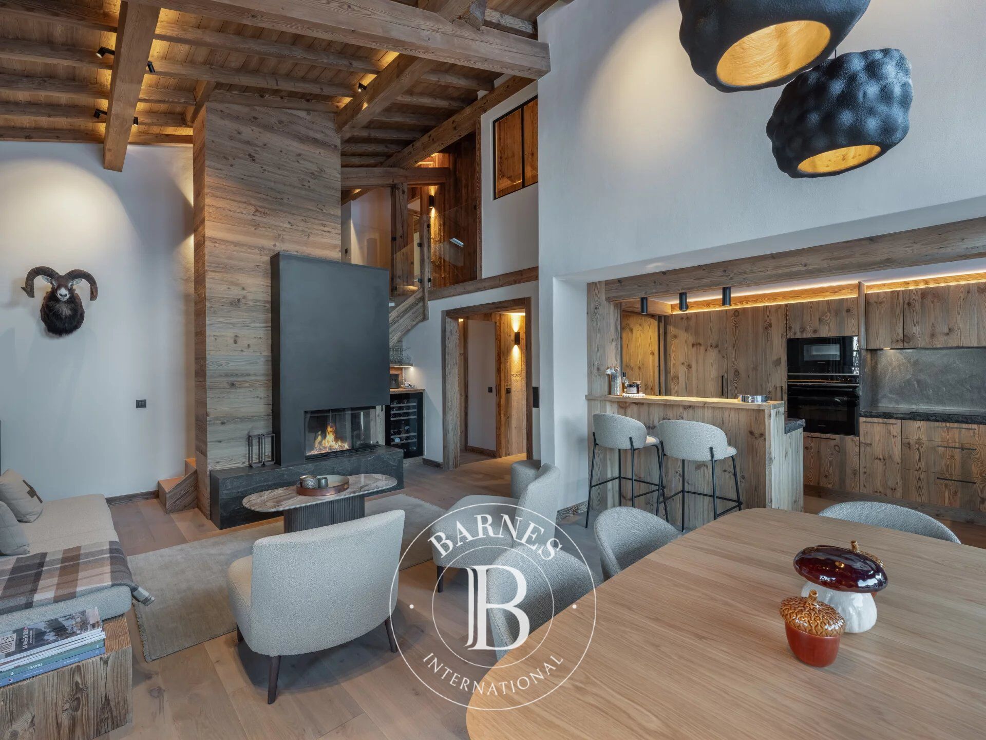 MEGÈVE - QUIET - SPACIOUS 118 M² APARTMENT WITH 3 BEDROOMS - picture 2