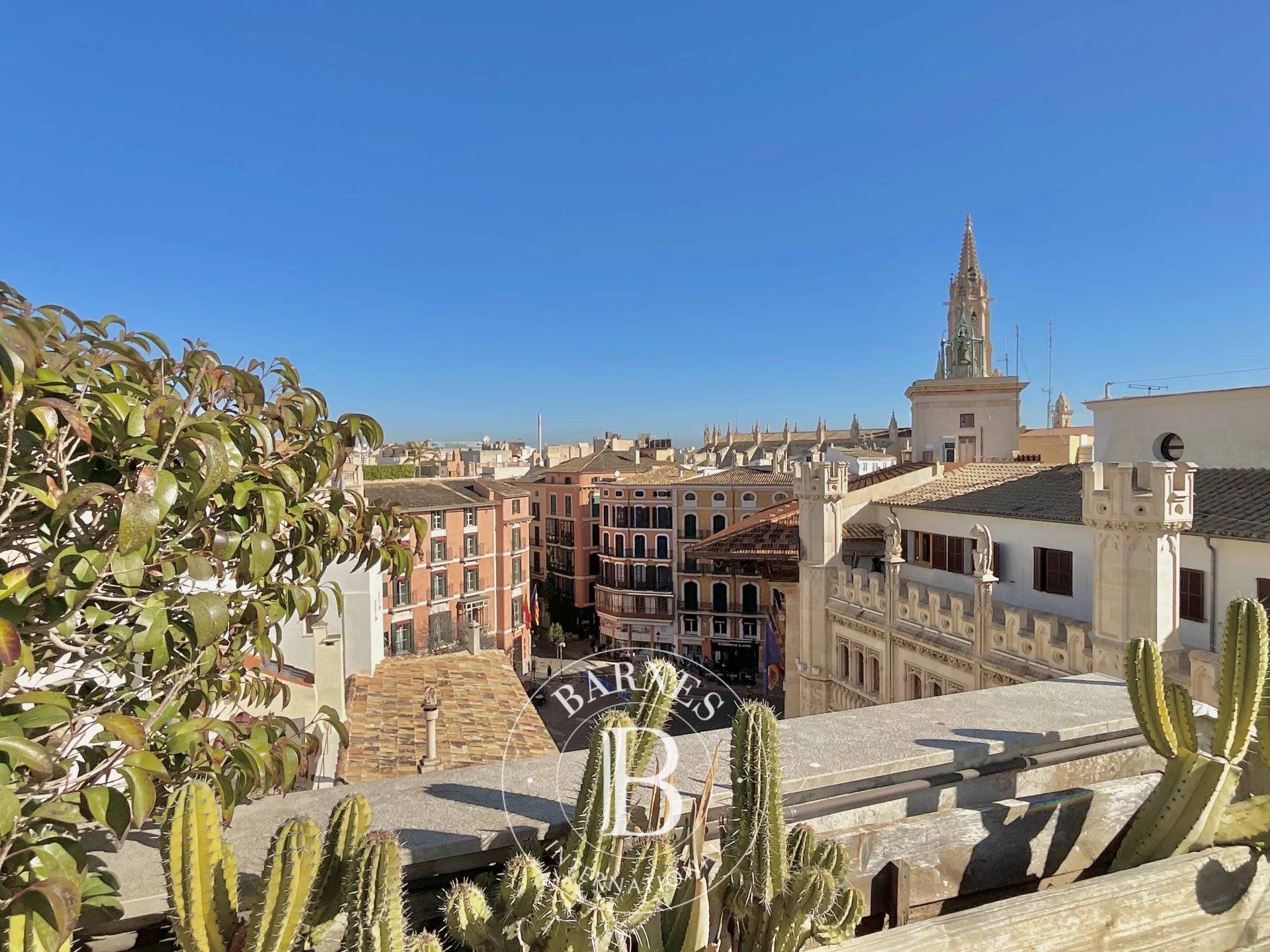 Edificio storico plurifamiliare con vista sulla cattedrale e sul mare nel centro storico di Palma - picture 1
