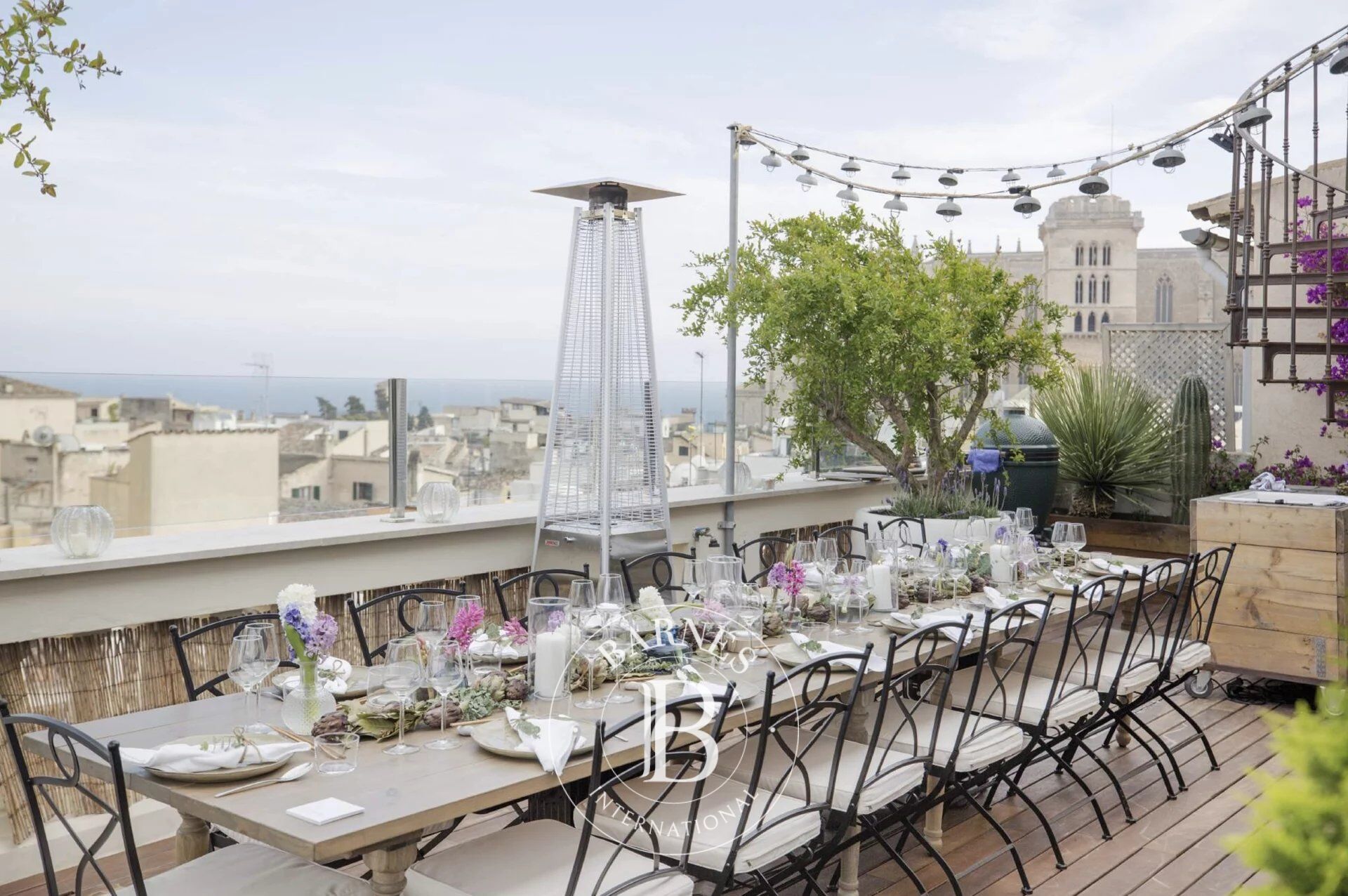 Edificio storico plurifamiliare con vista sulla cattedrale e sul mare nel centro storico di Palma - picture 2