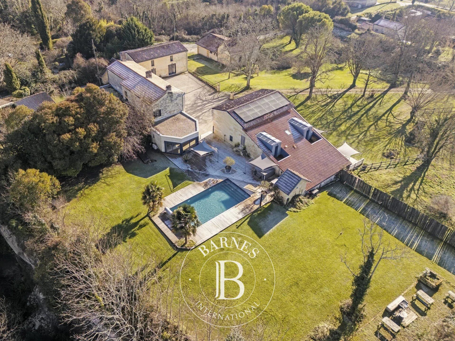 Finca Prignac-et-Marcamps - picture 1