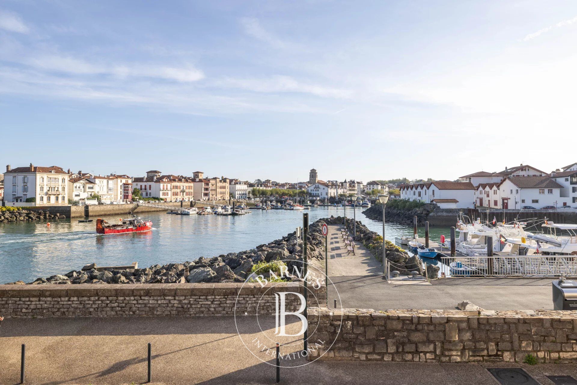 CIBOURE, APPARTEMENT DE 3 CHAMBRES AVEC VUE SUR LE PORT - picture 1