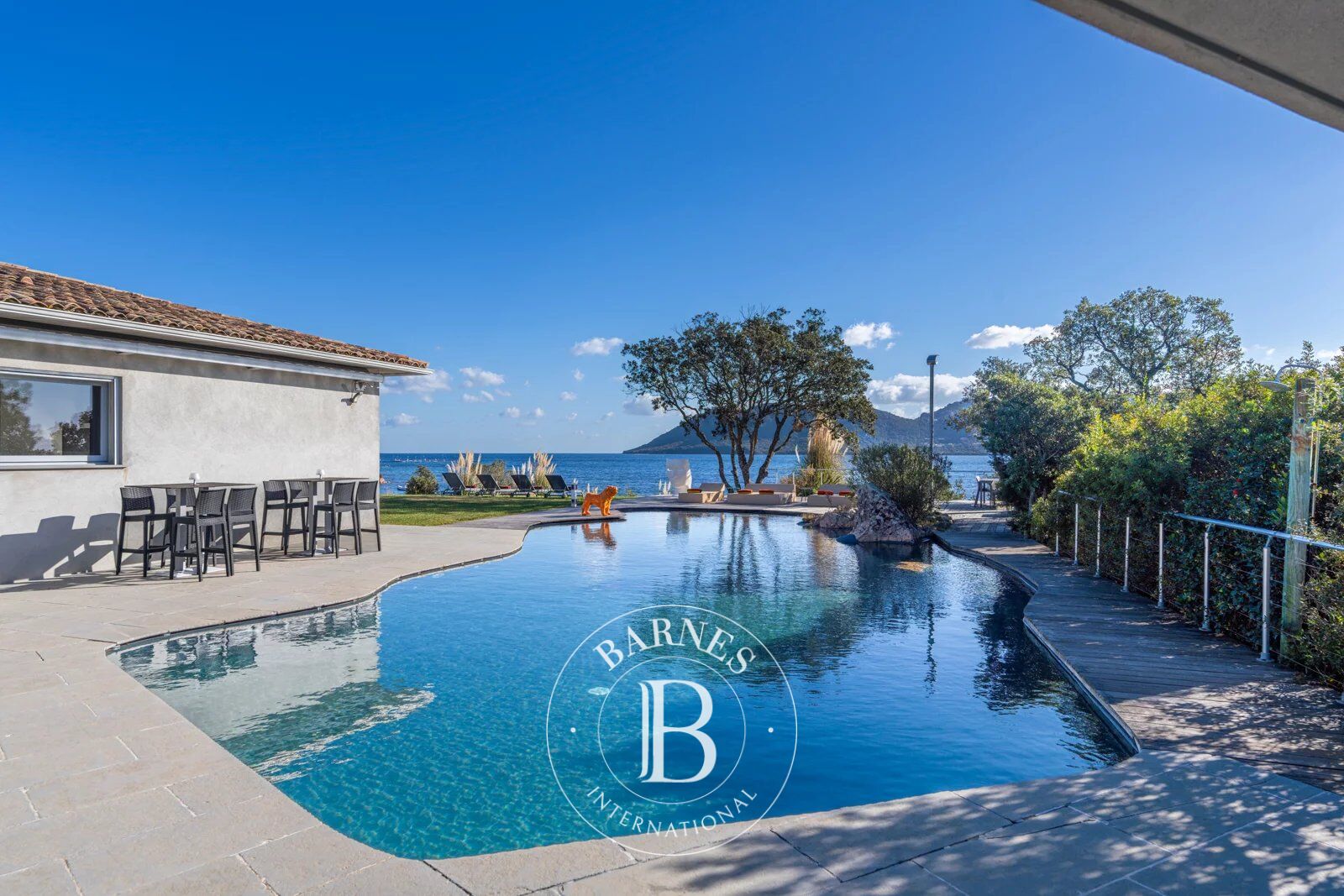 Porto-Vecchio, Marina Di Fiori, villa 7 chambres, pied dans l'eau, piscine, vue mer, plage à pied - picture 3