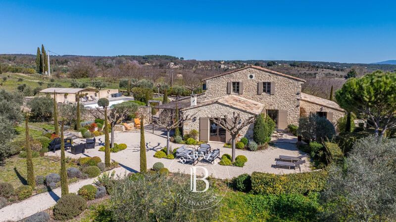 GORDES - CHARMING FARMHOUSE - 5 BEDROOMS - OLIVE GROVE - VIEW OVER THE LUBERON