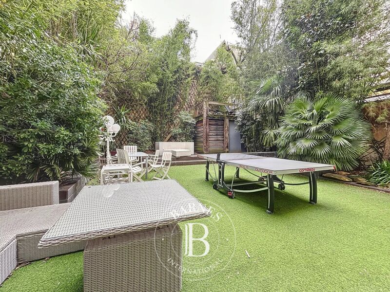 The BARNES rental department presents this property: