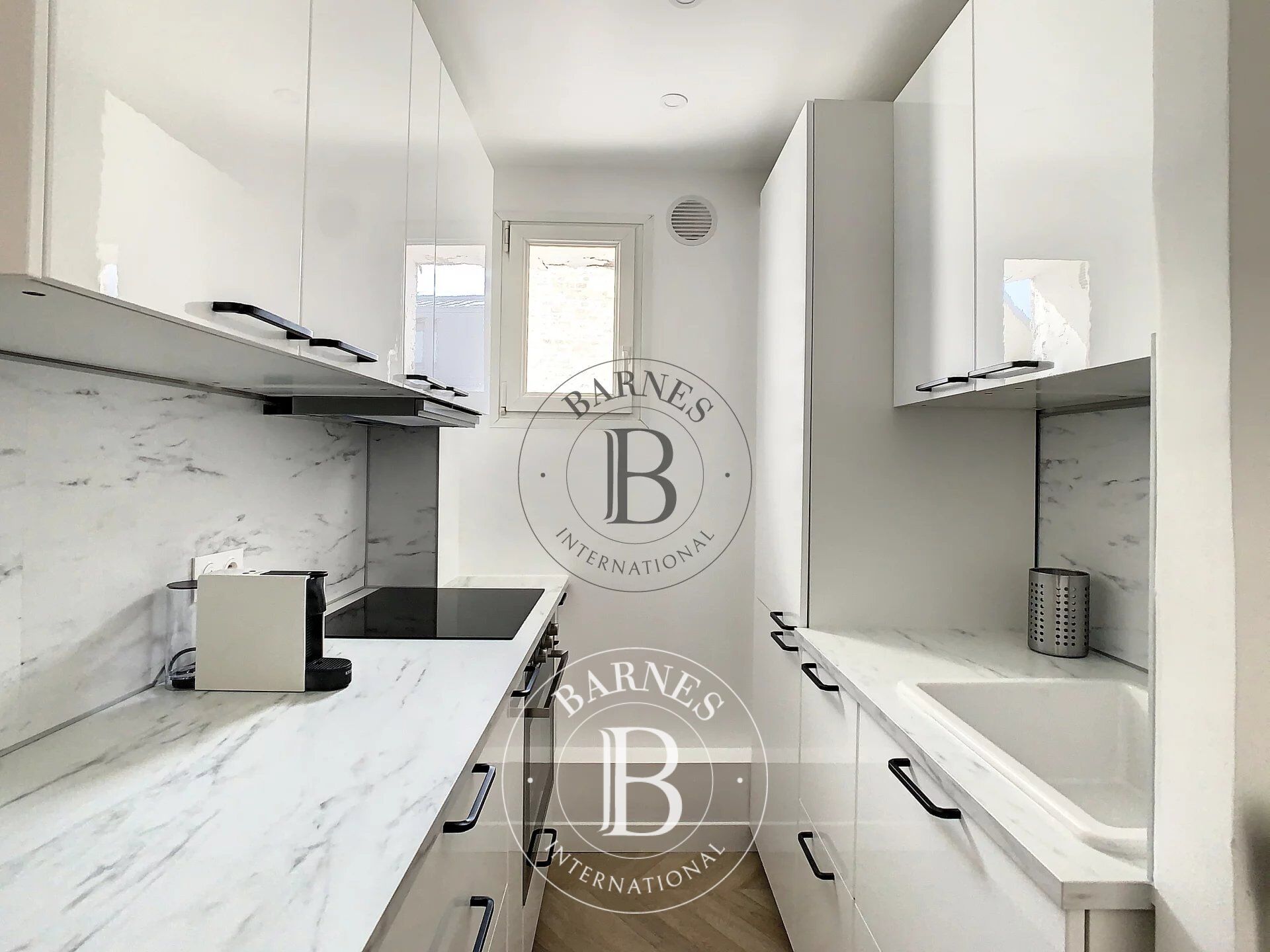 Piso Paris 8ème - picture 3