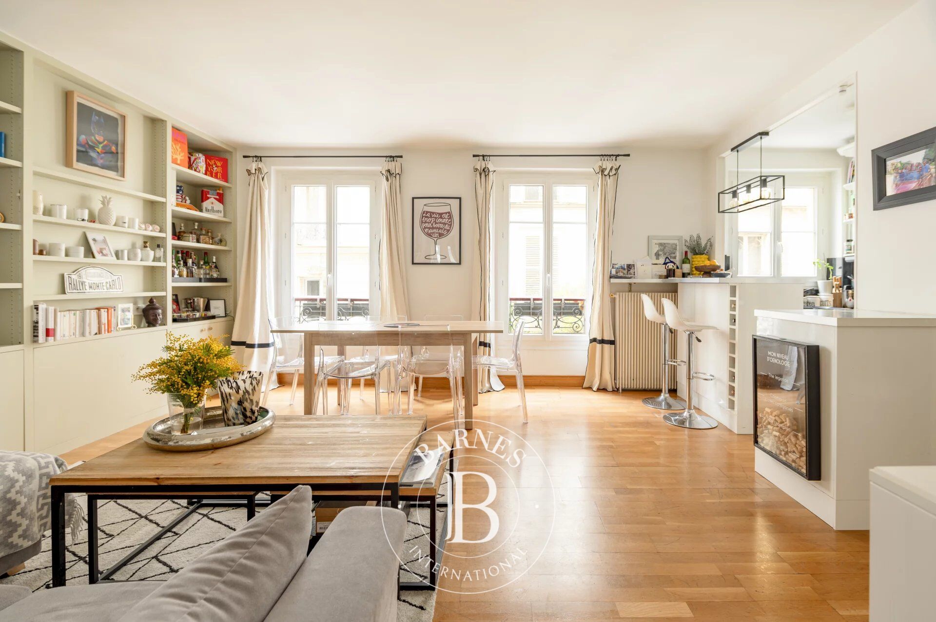 PARIS 18 - LEPIC - 1 CHAMBRE - DOUBLE SEJOUR - PLAN OPTIMAL - TRAVERSANT - picture 1