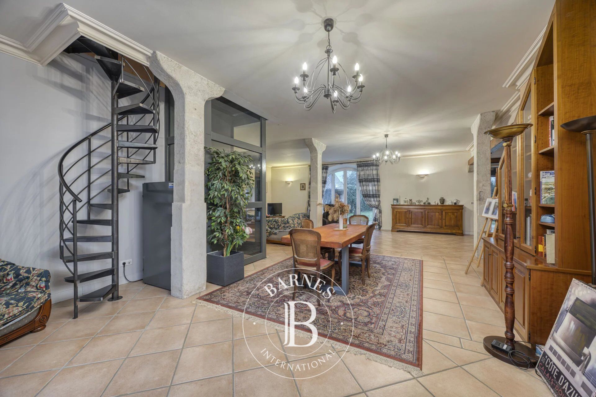 BARNES Pays de Gex – SAINT-JEAN-DE-GONVILLE – CHARMING ESTATE WITH THREE APARTMENTS AND LARGE PLOT - picture 1