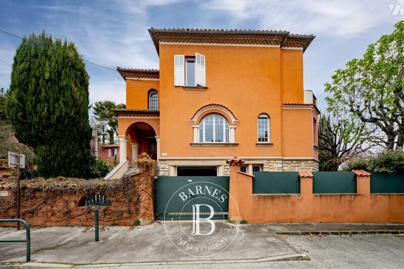 AIX EN PROVENCE - AVENUE DE LA VIOLETTE - MAISON DE VILLE - 5 CHAMBRES - GARAGE - PISCINABLE - CALME
