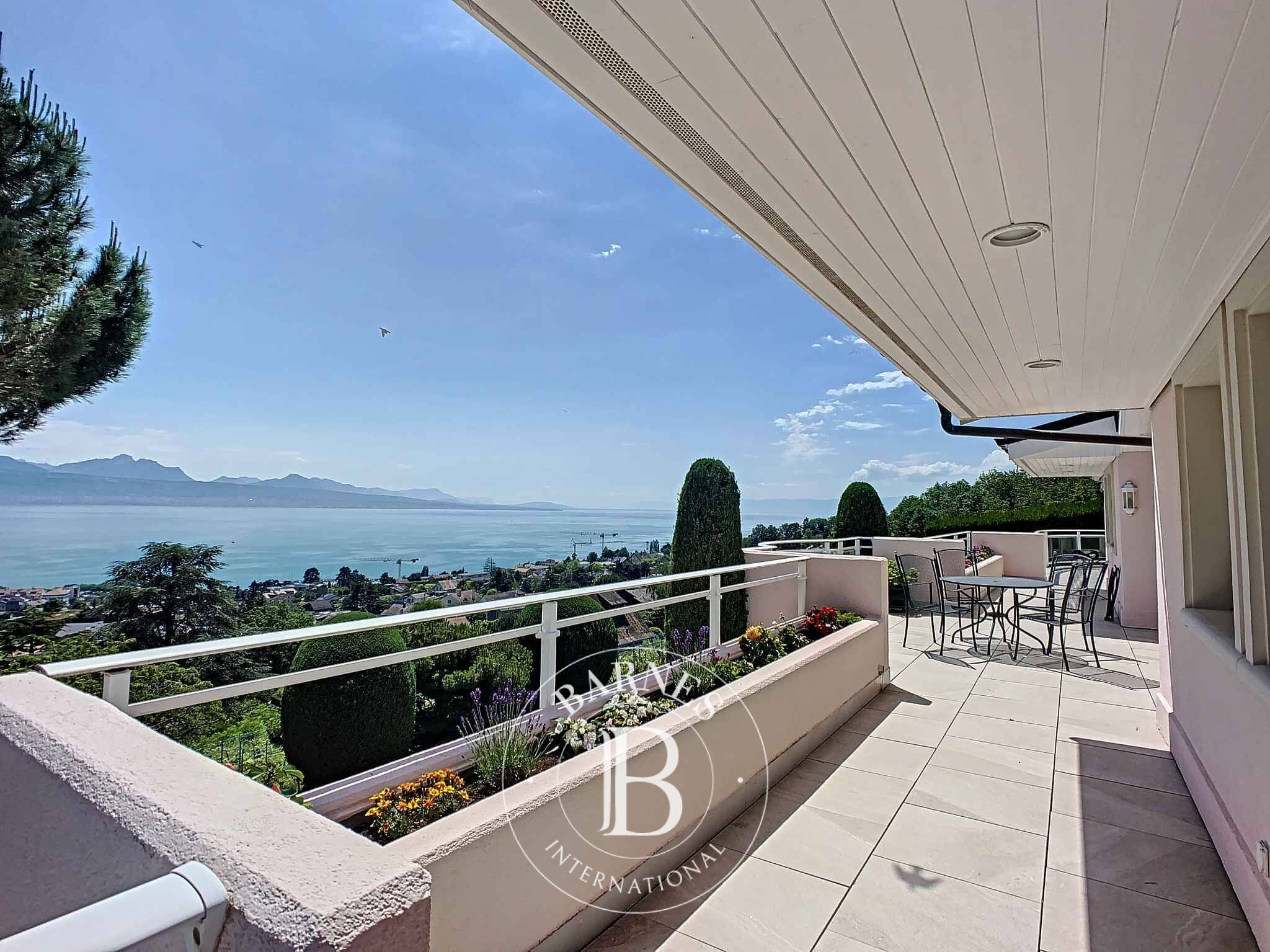 Villa Lutry - picture 1