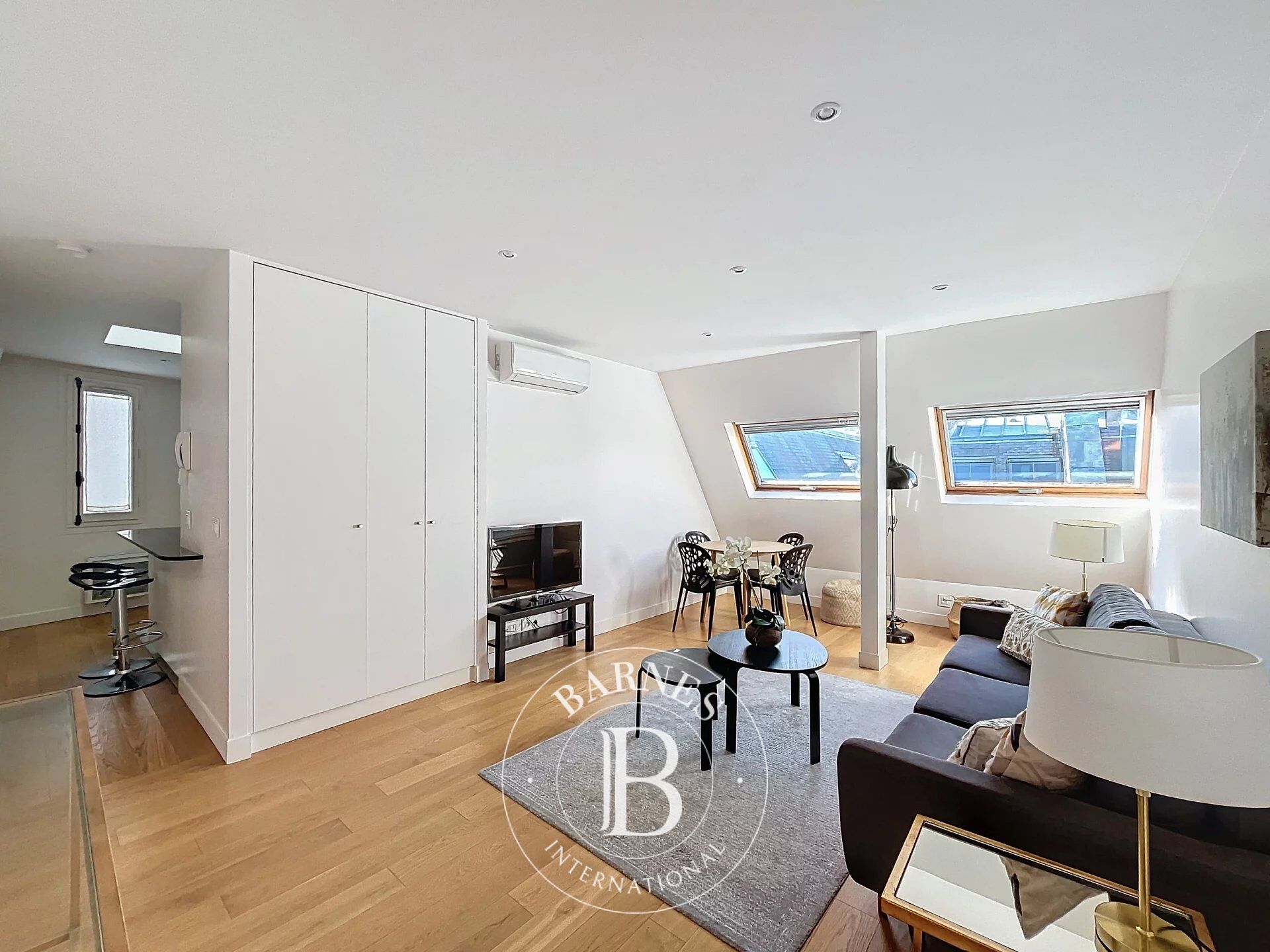 Piso Paris 8ème - picture 2