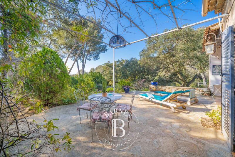 SOLE AGENT - SAINT-RAPHAËL - FAMILY VILLA ON FOOT FROM THE BEACHES