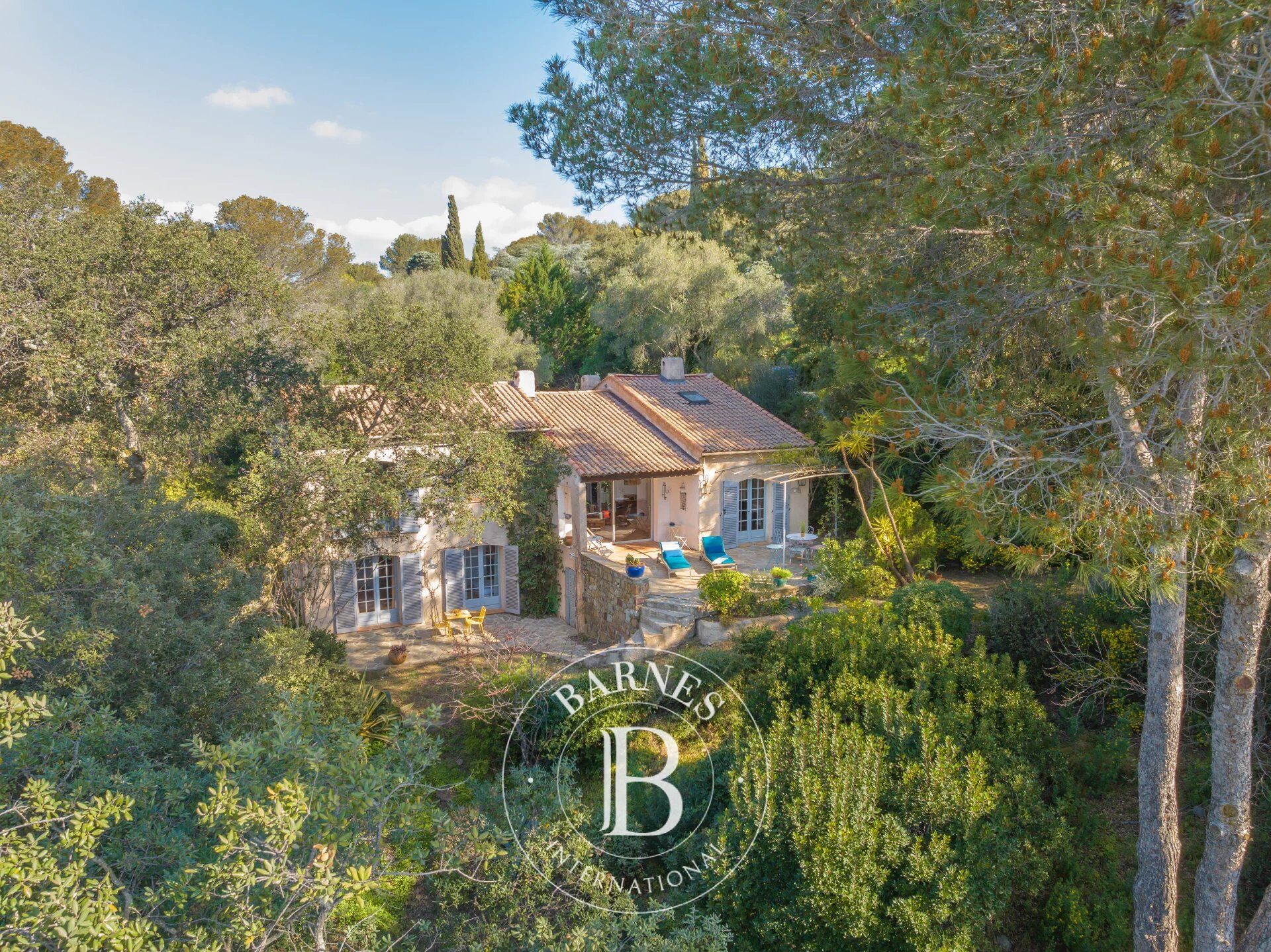 SOLE AGENT - SAINT-RAPHAËL - FAMILY VILLA ON FOOT FROM THE BEACHES - picture 3