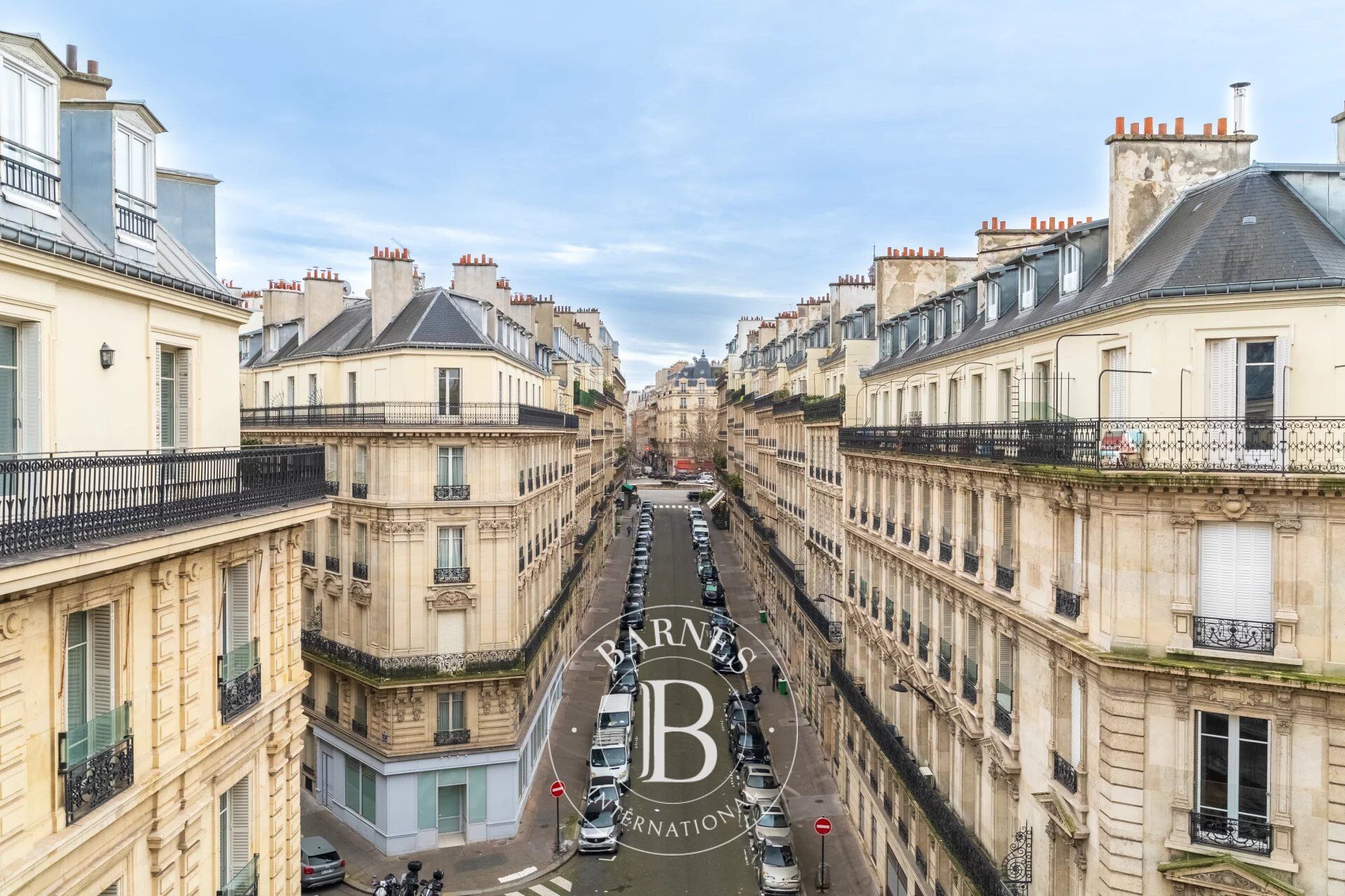 Paris 16 - Pompe/Place Victor Hugo - Appartement en étage élevé, balcon, 5 chambres