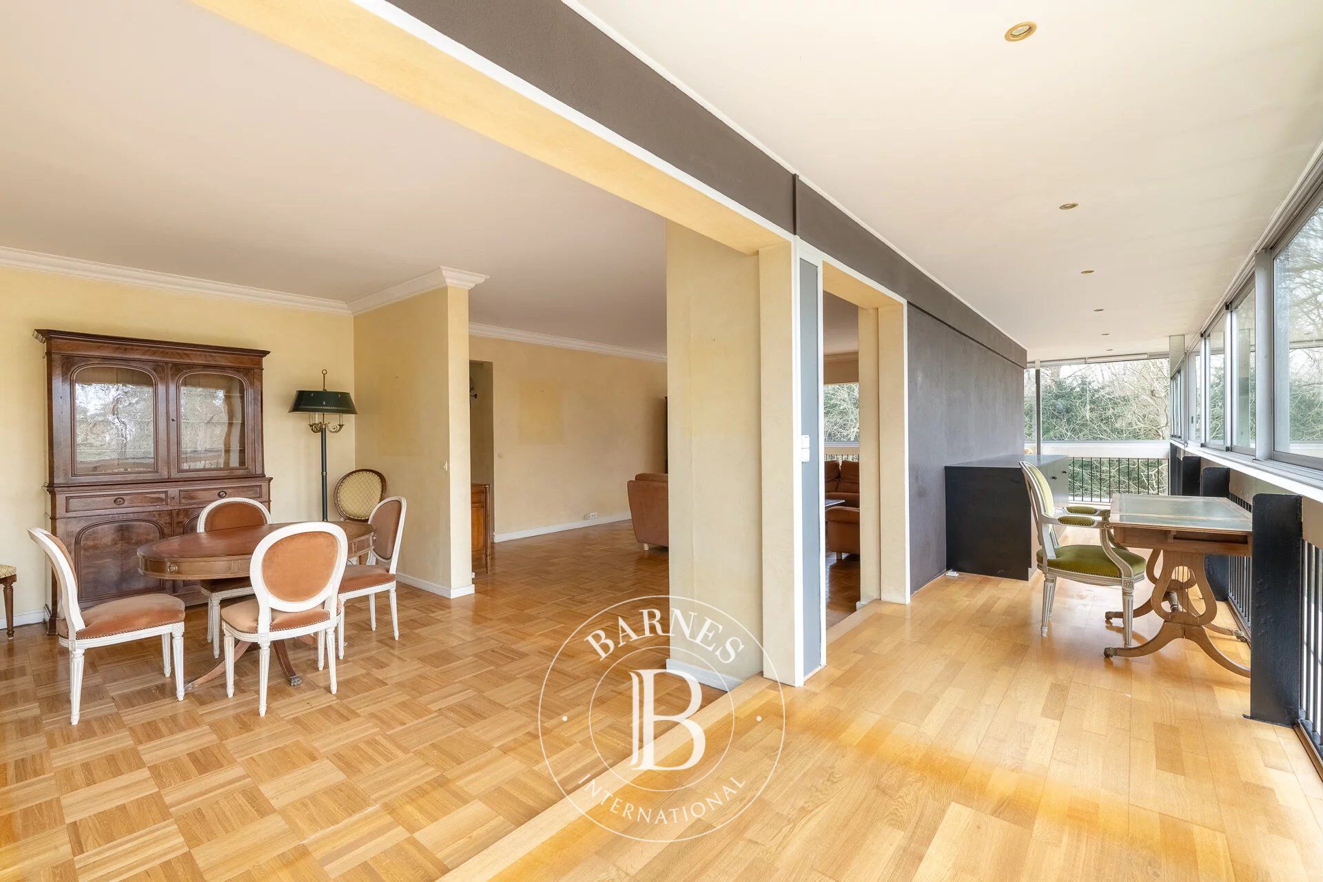 Le Chesnay - Parc de Rocquencourt - High-end residence - 197m² (2,120 sq ft) apartment on the third and top floor in excellent condition - 3 bedrooms (4th bedroom possible) - lift - lock-up garage - picture 1