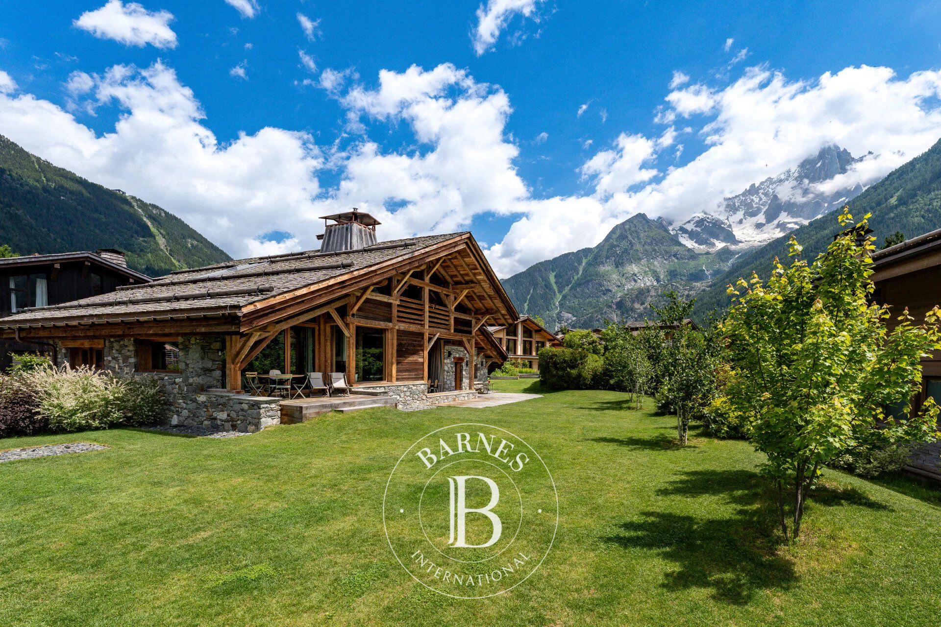 BARNES CHAMONIX - LES PRAZ - CHALET D'EXCEPTION 5 CHAMBRES - TERRAIN DE 1217 M² - VUE MONT BLANC - picture 1