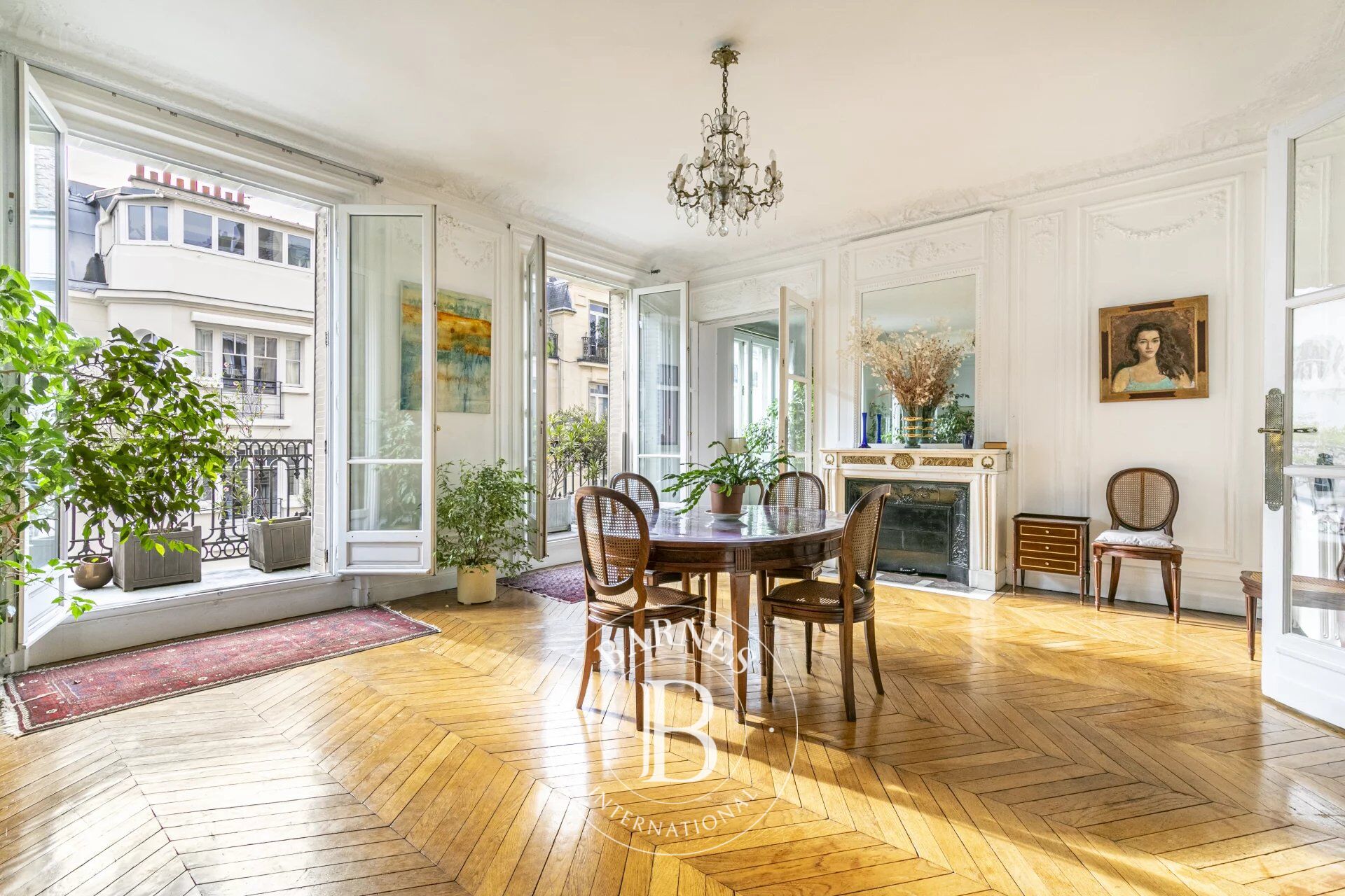 Paris 7 - Sèvres/Invalides - Etage élevé - 4 chambres - Balcon - picture 1