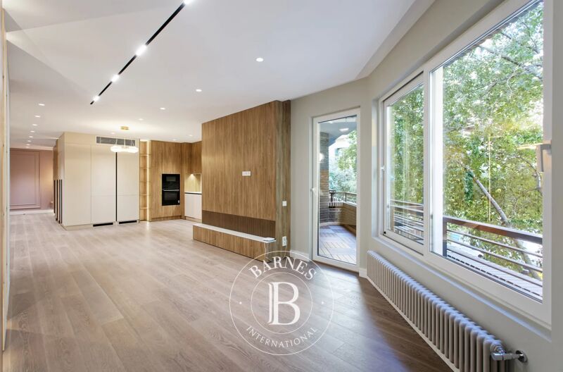 Appartement rénové de 3 chambres au cœur de la Dreta de l’Eixample