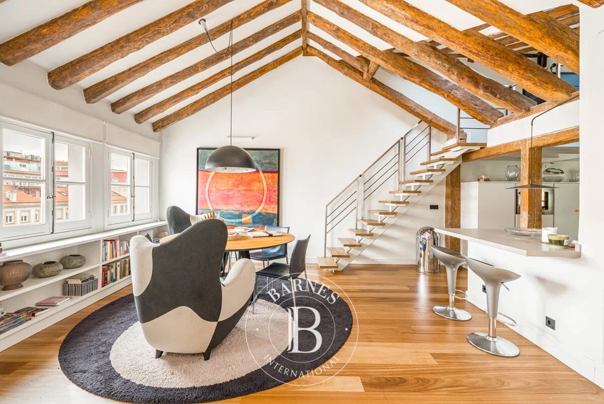 Eleganza ad Alta Quota: Il Rifugio Definitivo in un Attico a Madrid - picture 1