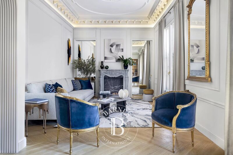 Exclusivo Ático Lujosamente Reformado en La Dreta de l'Eixample