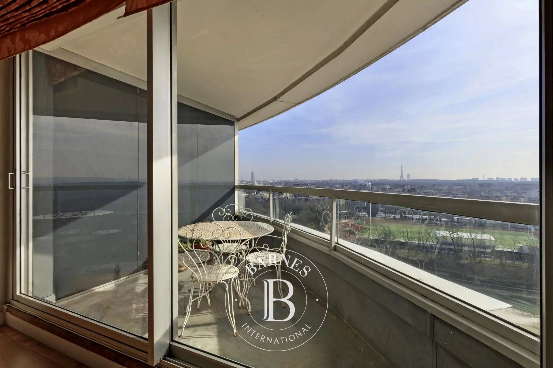 PUTEAUX PRESSENSÉ - APPARTEMENT DE 142M2 AVEC VUE EXCEPTIONNELLE - picture 2