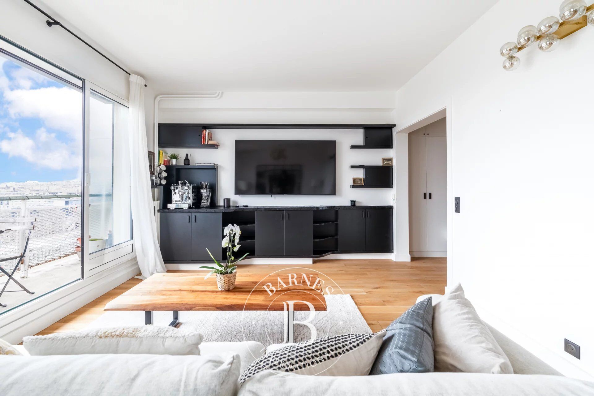 Exclusive - Paris 16 - Quai Louis Blériot - Upper floor - View of the Seine and Eiffel Tower - picture 3