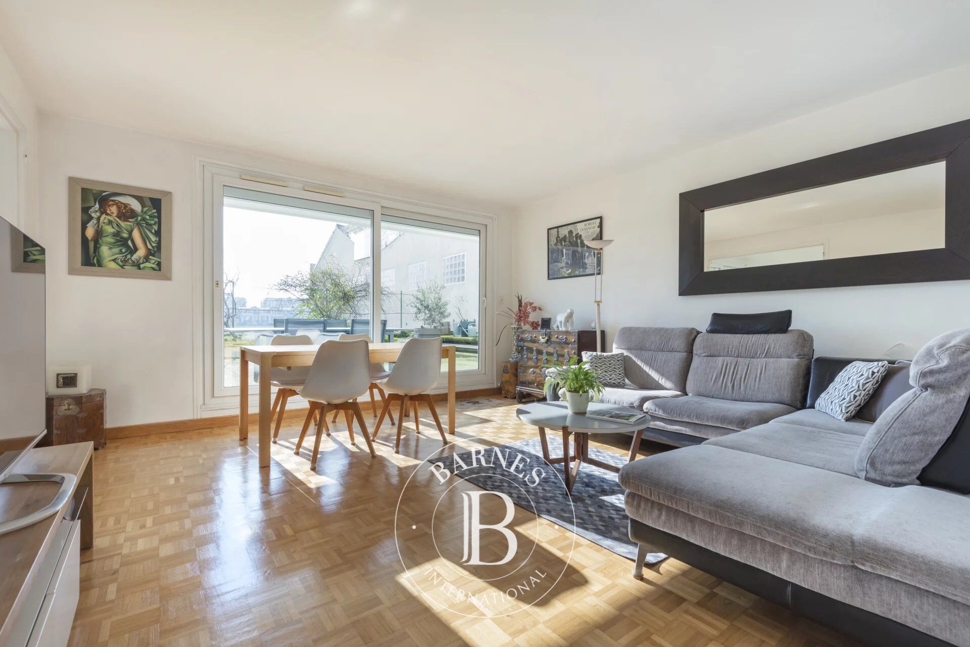 COURBEVOIE BECON FAMILY APARTMENT WITH TERRACE - picture 3