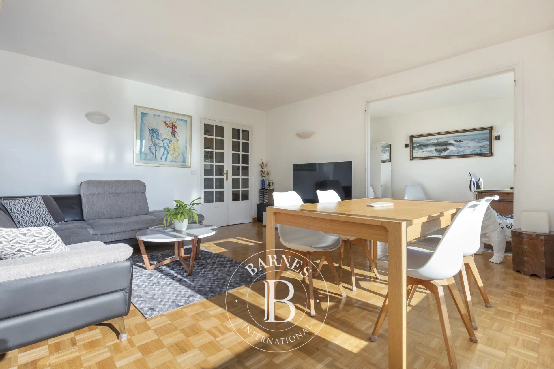 COURBEVOIE BECON FAMILY APARTMENT WITH TERRACE - picture 1