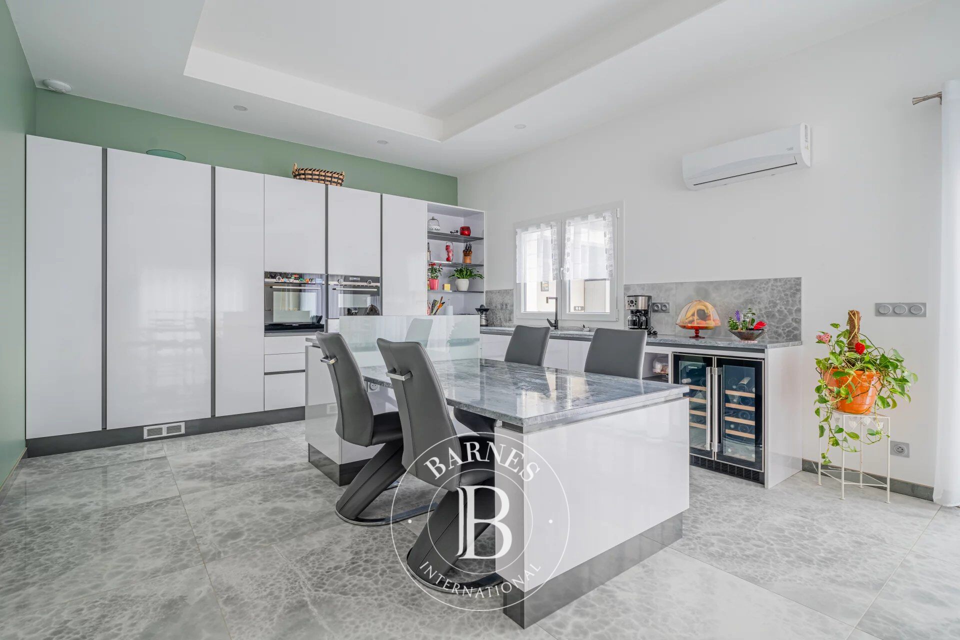 Maison de plain-pied avec piscine au calme - picture 2