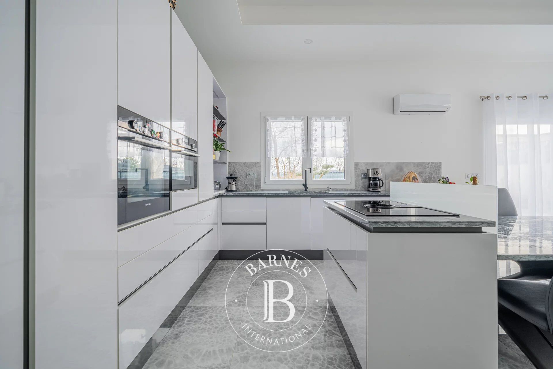 Maison de plain-pied avec piscine au calme - picture 3