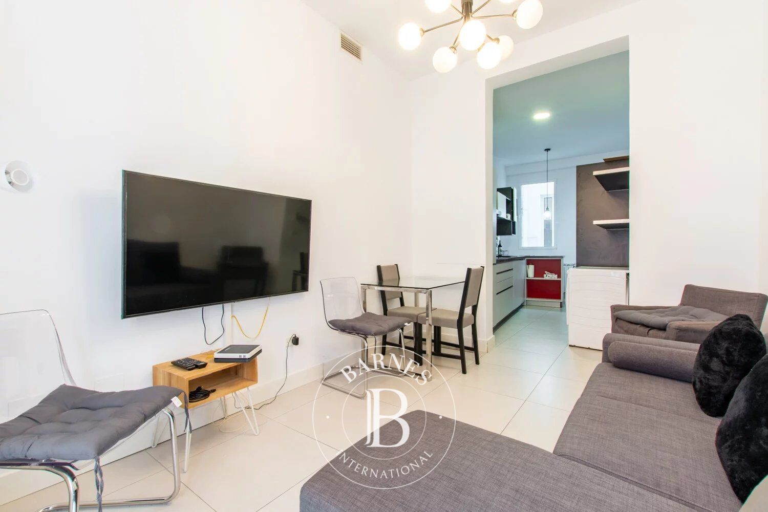 Madrid – Centro – Modernes Apartment mit großen Fenstern - picture 2