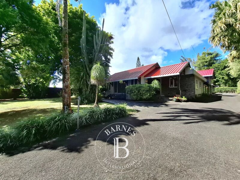 FLOREAL - Versatile Family Home or Office Space with Studio - 420 m²