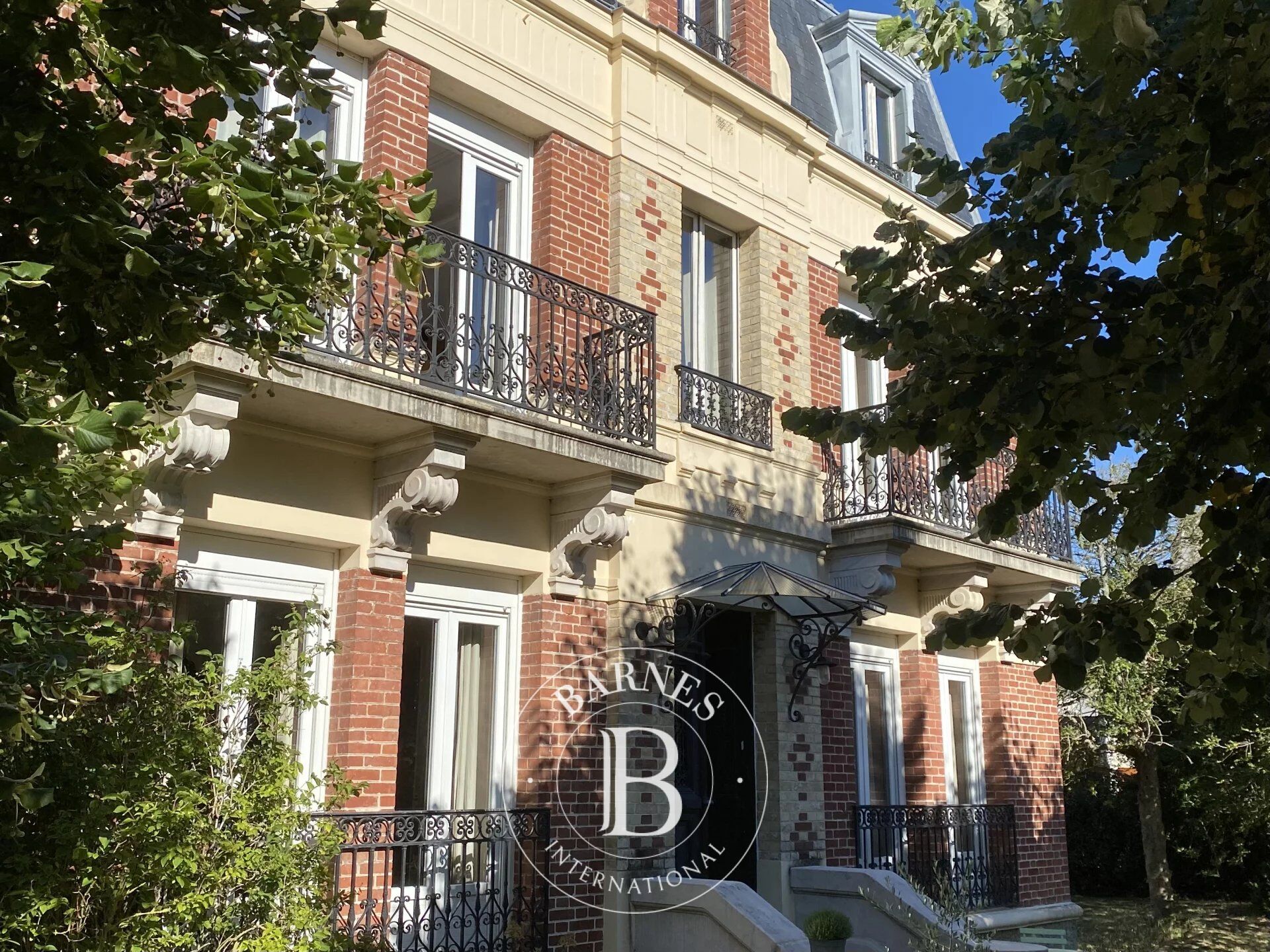 Proche Rambouillet - Maison de ville de 250 m² - Jardin avec piscine d'environ 1600 m² - picture 1