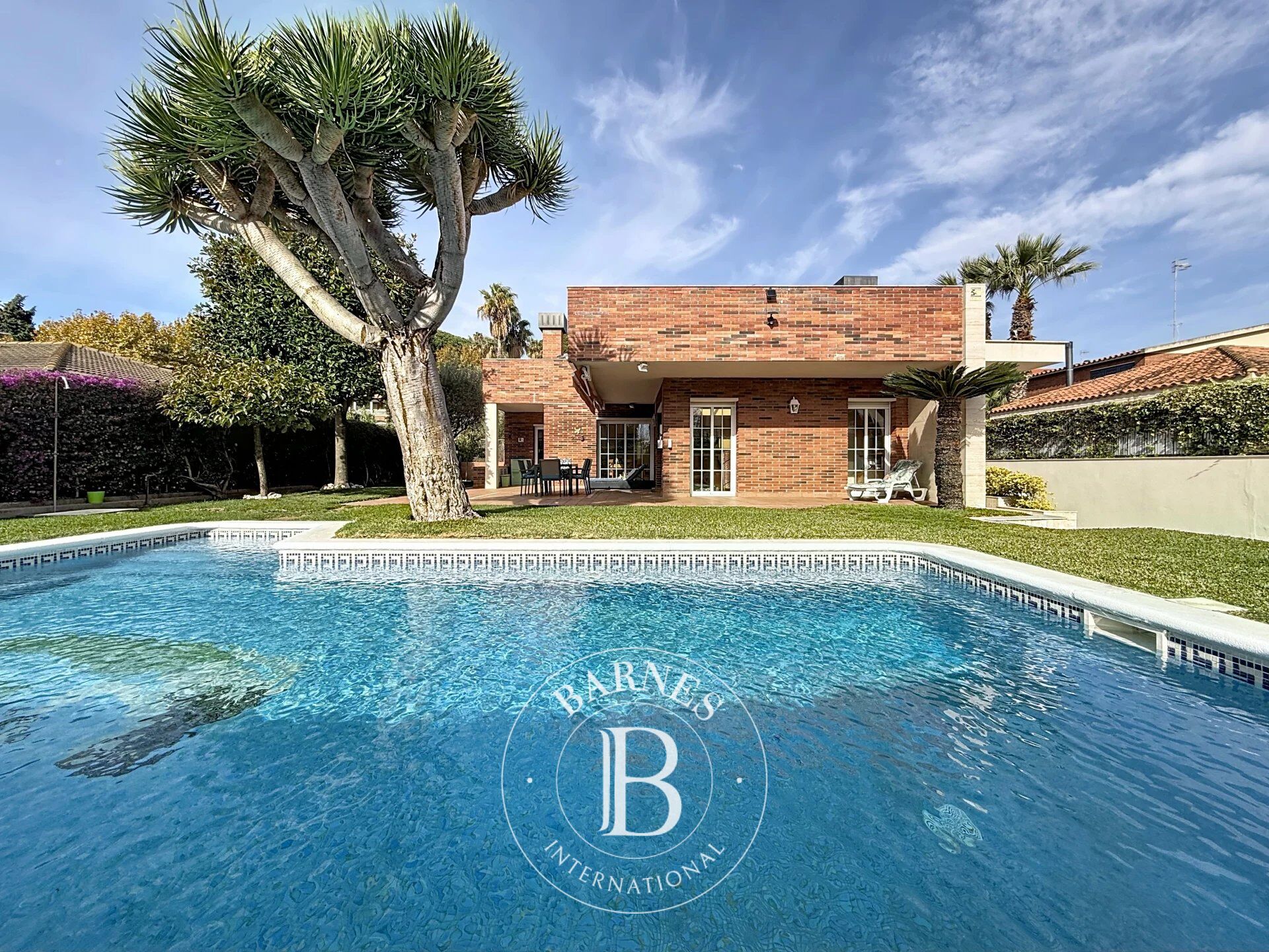 Casa Sant Vicenç de Montalt - picture 1