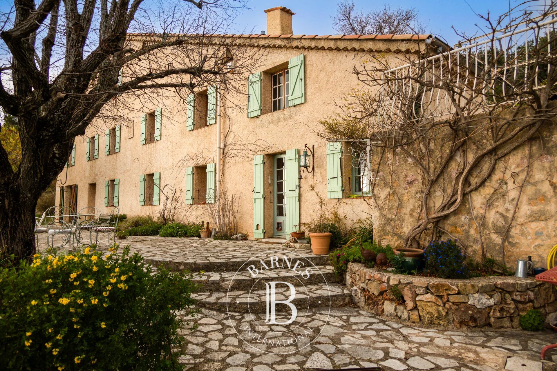Seillans – Former sheepfold – Provençal property with 3 houses, pool and dominant views - picture 2