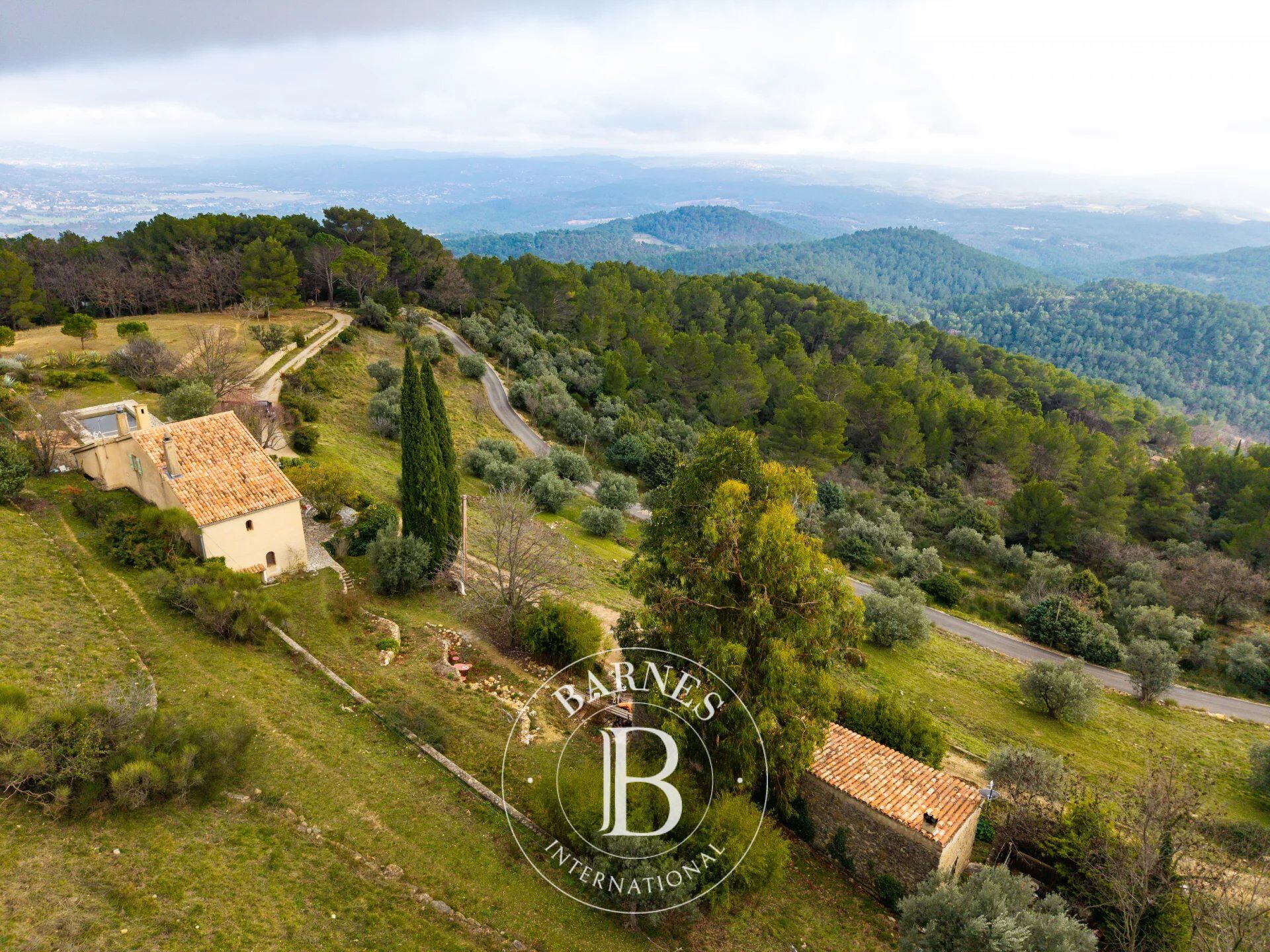 Seillans – Ancienne bergerie – Propriété provençale avec 3 maisons, piscine et vue dominante - picture 2