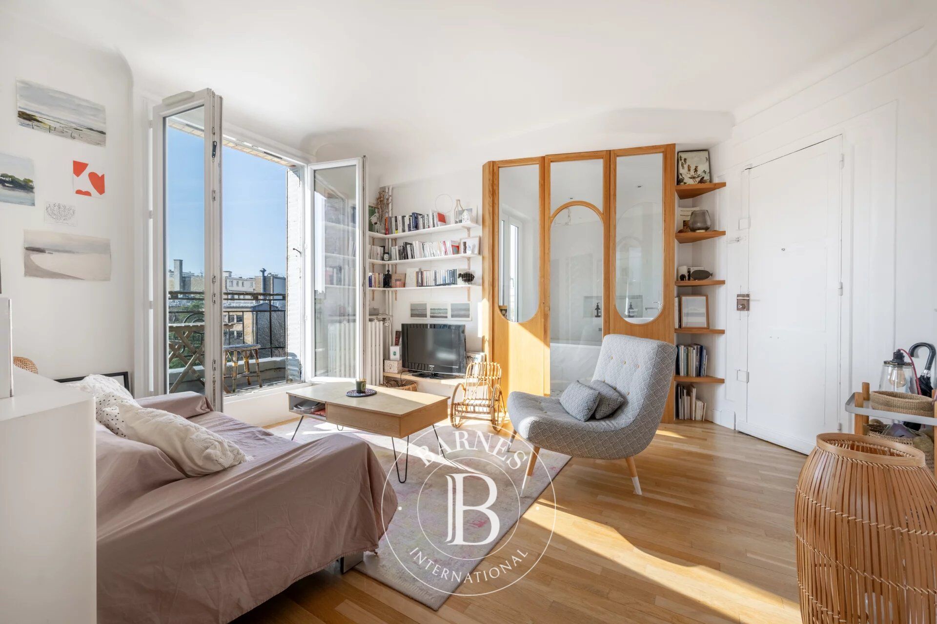 Exclusive listing - Paris 16 - Villa de la Réunion - 2 bedrooms - Balconies - picture 2