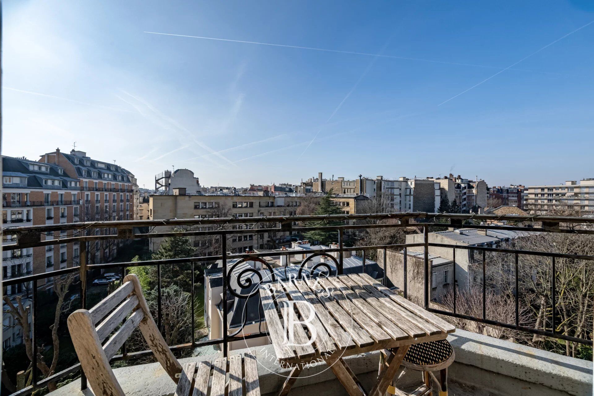 Exclusive listing - Paris 16 - Villa de la Réunion - 2 bedrooms - Balconies - picture 3