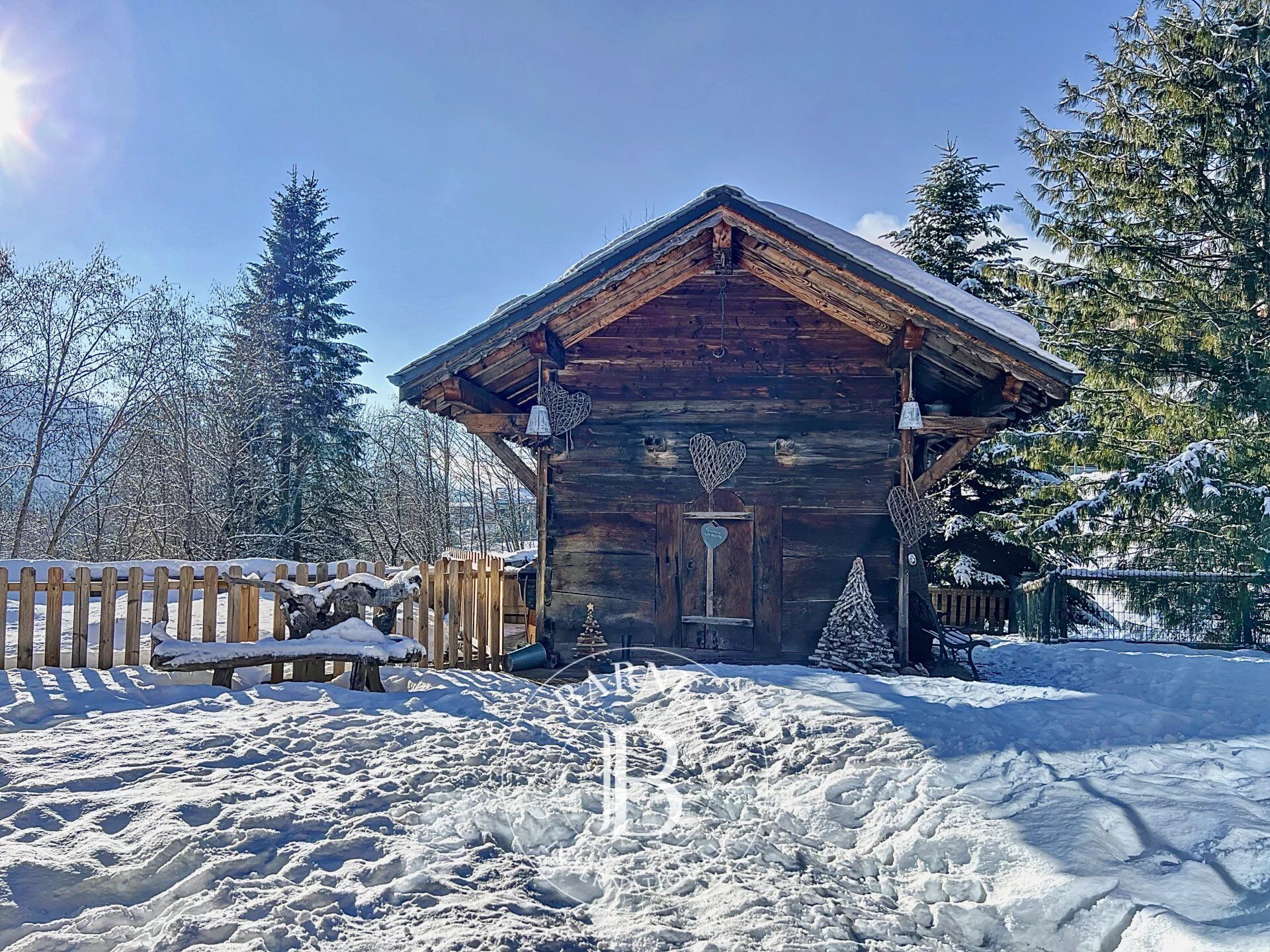 Les Gets – Chalet d’exception face aux pistes, volumes rares et prestations premium - picture 2