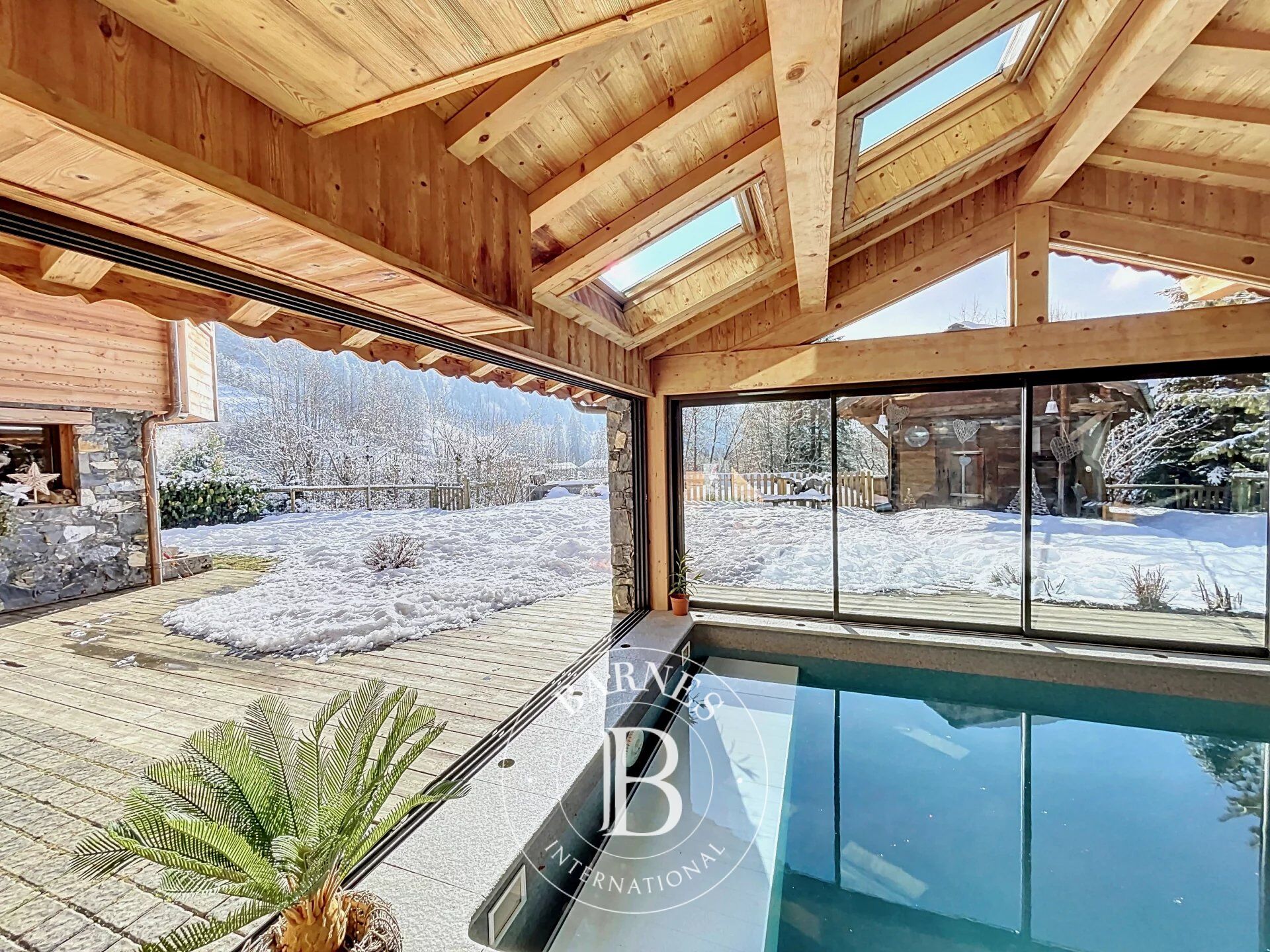 Les Gets – Chalet d’exception face aux pistes, volumes rares et prestations premium - picture 3