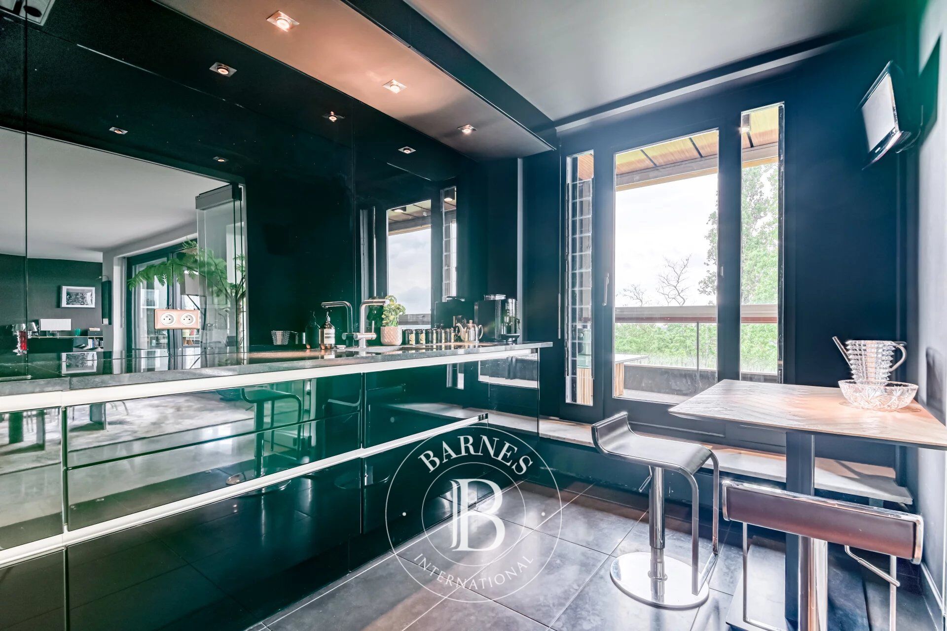 Saint-Didier-au-Mont-d'Or - Exceptional furnished apartment of 170.37 sqm - Swimming pool - Tennis - Parking - Terraces - 3 Bedrooms - picture 3