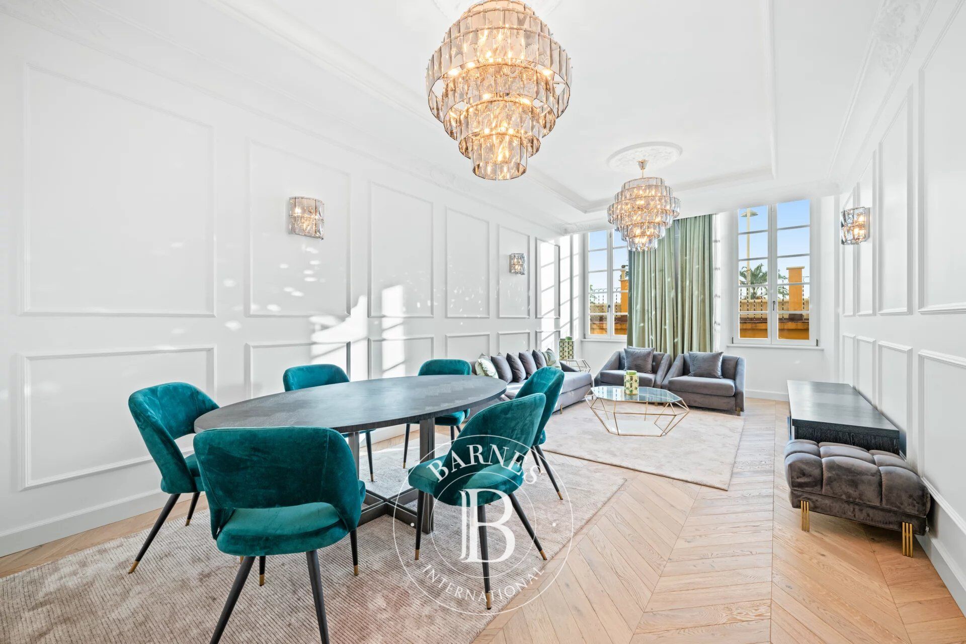 NICE – COURS SALEYA – 5-ROOM APARTMENT OF 130 M² – FULLY RENOVATED WITH HIGH-END FINISHES - picture 1